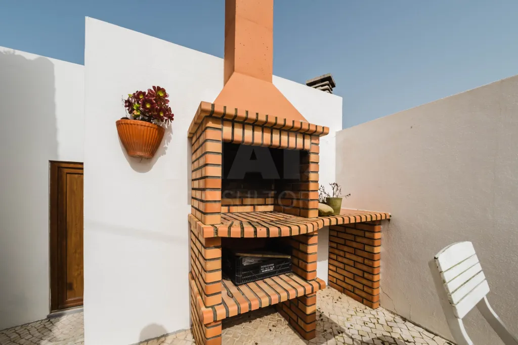 Moradia T2 transformada em T1 com charme tradicional – Serra d’El-Rei