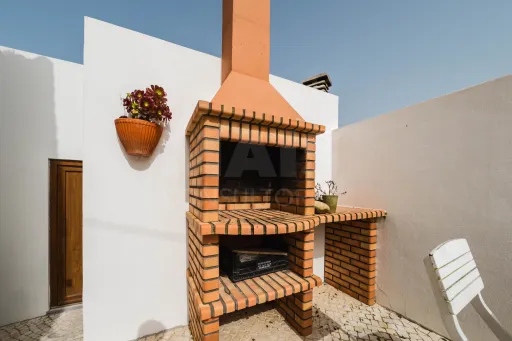 Moradia T2 transformada em T1 com charme tradicional – Serra d’El-Rei