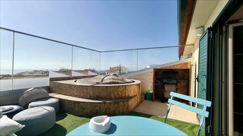 Ap. em Moradia T1+1, c/ Varanda, Vista Mar, Jacuzzi e Parqueamento !