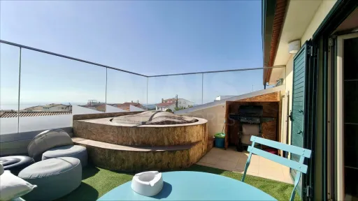 Ap. em Moradia T1+1, c/ Varanda, Vista Mar, Jacuzzi e Parqueamento !