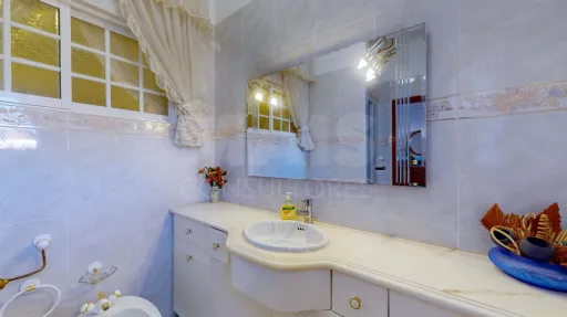 Moradia T5, na calhandriz com piscina