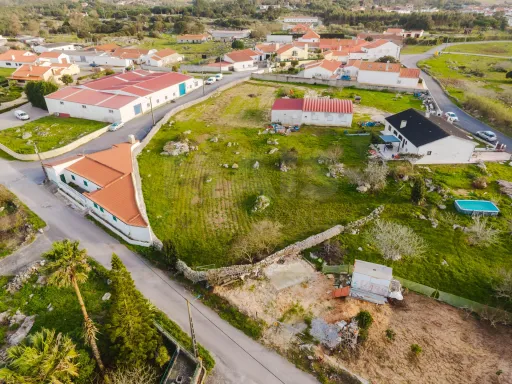 Terreno Urbano com 1980m2, Construção Moradia até 300m2