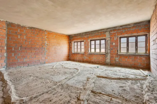 Prédio com projeto aprovado para 8 apartamentos em Peniche