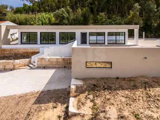 Moradia térrea T3 Moderna com Piscina e Jardim na Ribeira dos Amiais