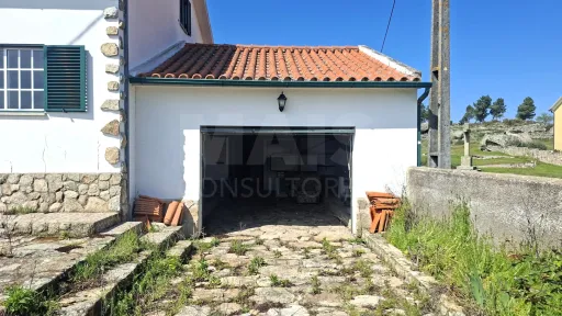 Moradia térrea T3 com Garagem e Logradouro em Malpartida - Almeida