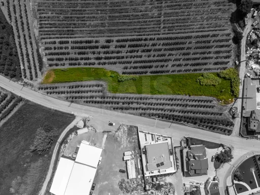Terreno com potencial de construção para 2 Moradias - Alguber