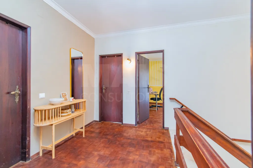 4-Bedroom House in Downtown Samora Correia
