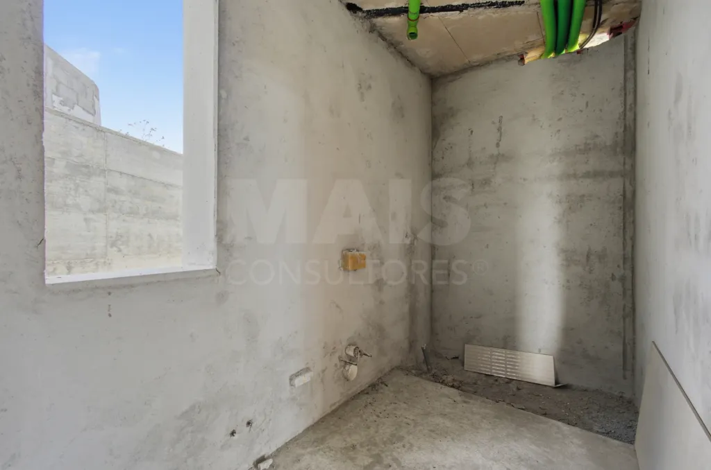 Moradia T4 com piscina em lote de 759m2 em Amoreira Óbidos