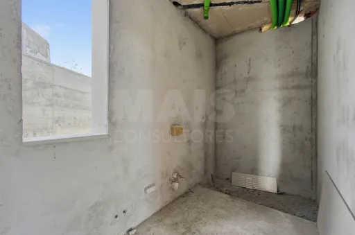 Moradia T4 com piscina em lote de 759m2 em Amoreira Óbidos