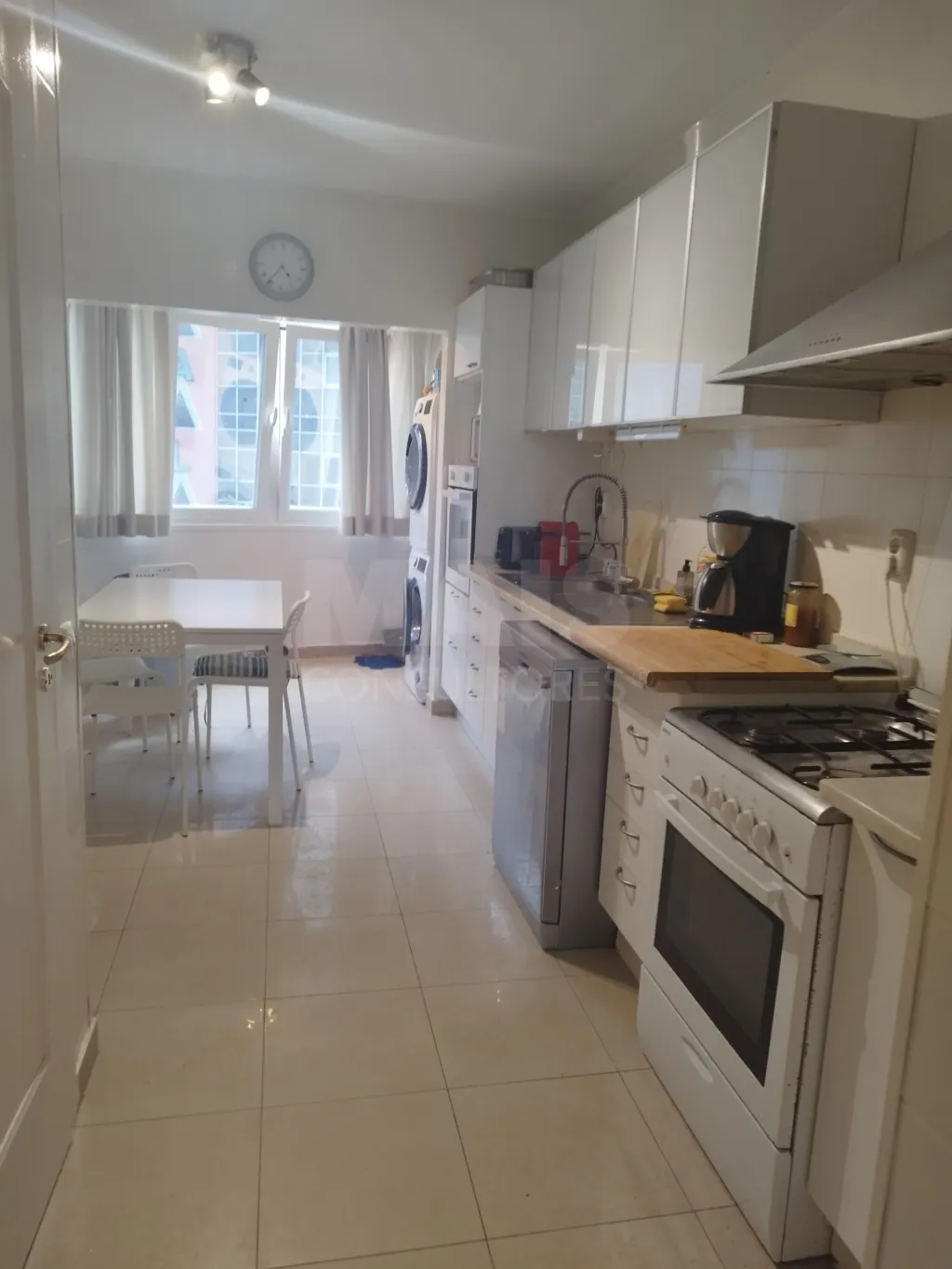 Apartamento T4 ao lado do metro das Olaias com dois lugares de parqueamento