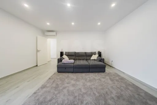 Moradia T3 Térrea Moderna em terreno c/ 2.610m2