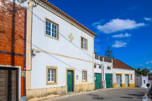 🏡 Moradia T4 com 247 m², 2 Garagens e Terreno | Canados, Alenquer
