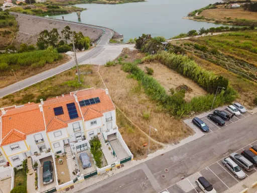 Terreno para construção em Atouguia da Baleia | Uma oportunidade para construir o seu próximo projeto!