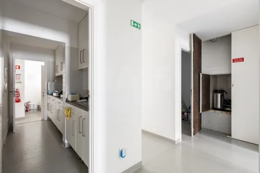 Oportunidade Única no Coração de Peniche — 124 m² com Potencial para Habitação