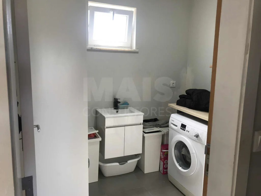 Quinta com moradia T4, piscina e anexos a 35 mint de Lisboa