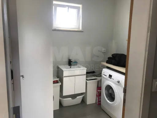 Quinta com moradia T4, piscina e anexos a 35 mint de Lisboa