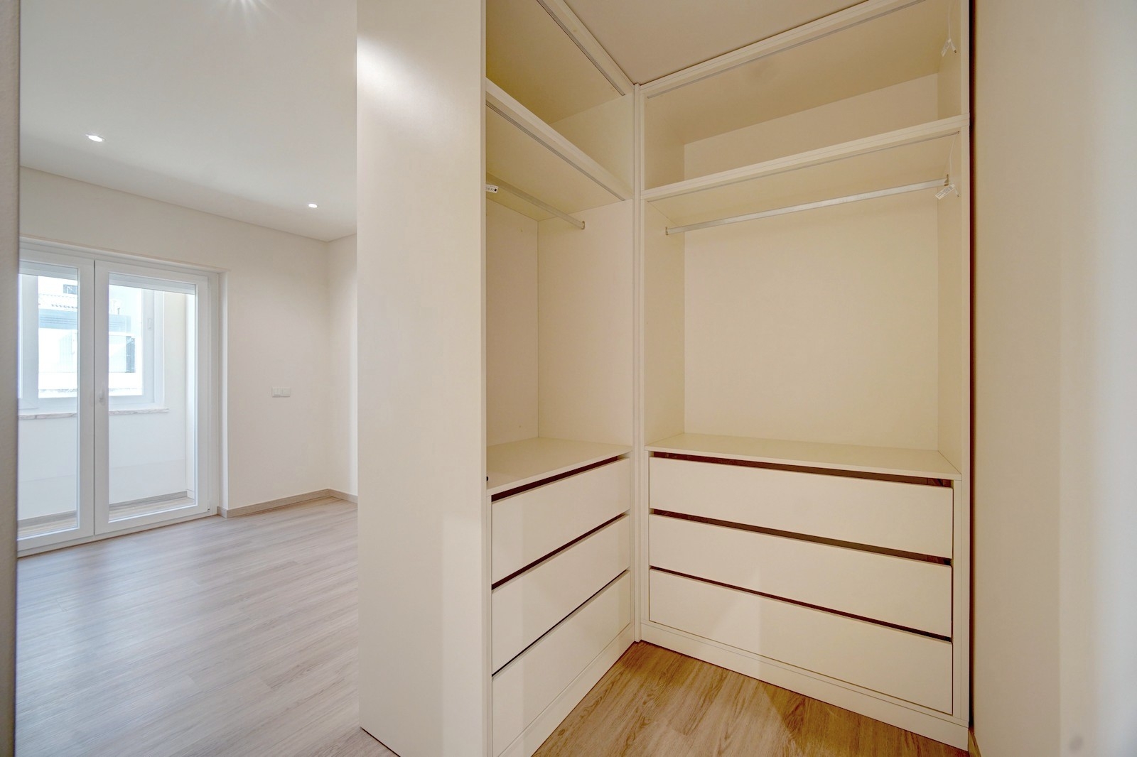 T4 em Queluz, TOTALMENTE Remodelado, com duas suítes