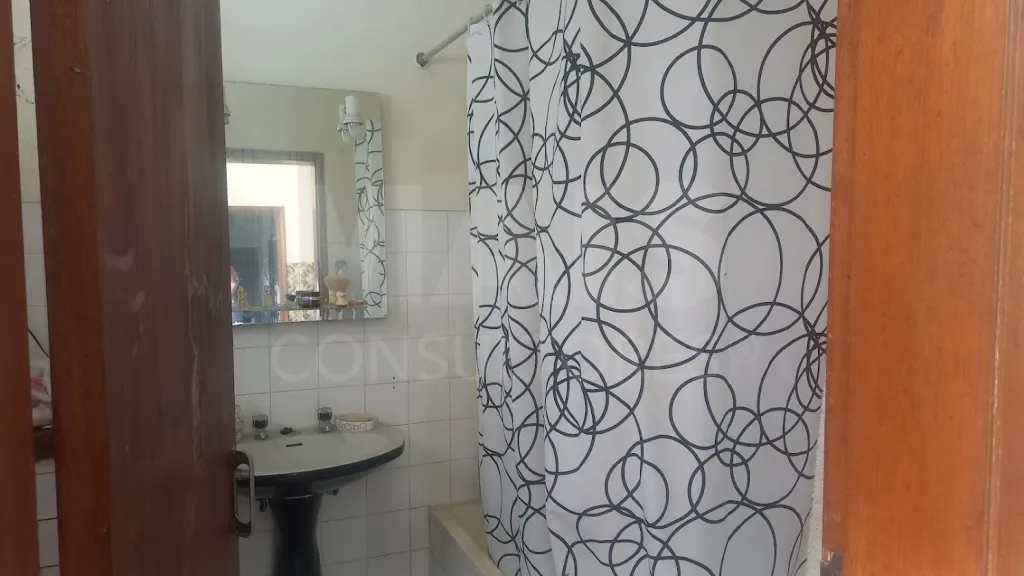 Moradia T2+1 para Remodelar com 676 m² de Terreno | Vila Chã de Ourique