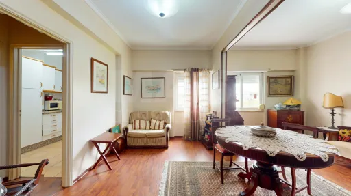 Apartamento T3 em Benfica – Elevador, Luz Natural e Localização Central