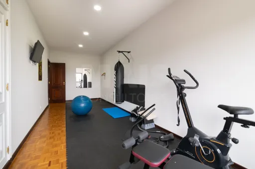 Apartamento T4 nas Torres do Restelo