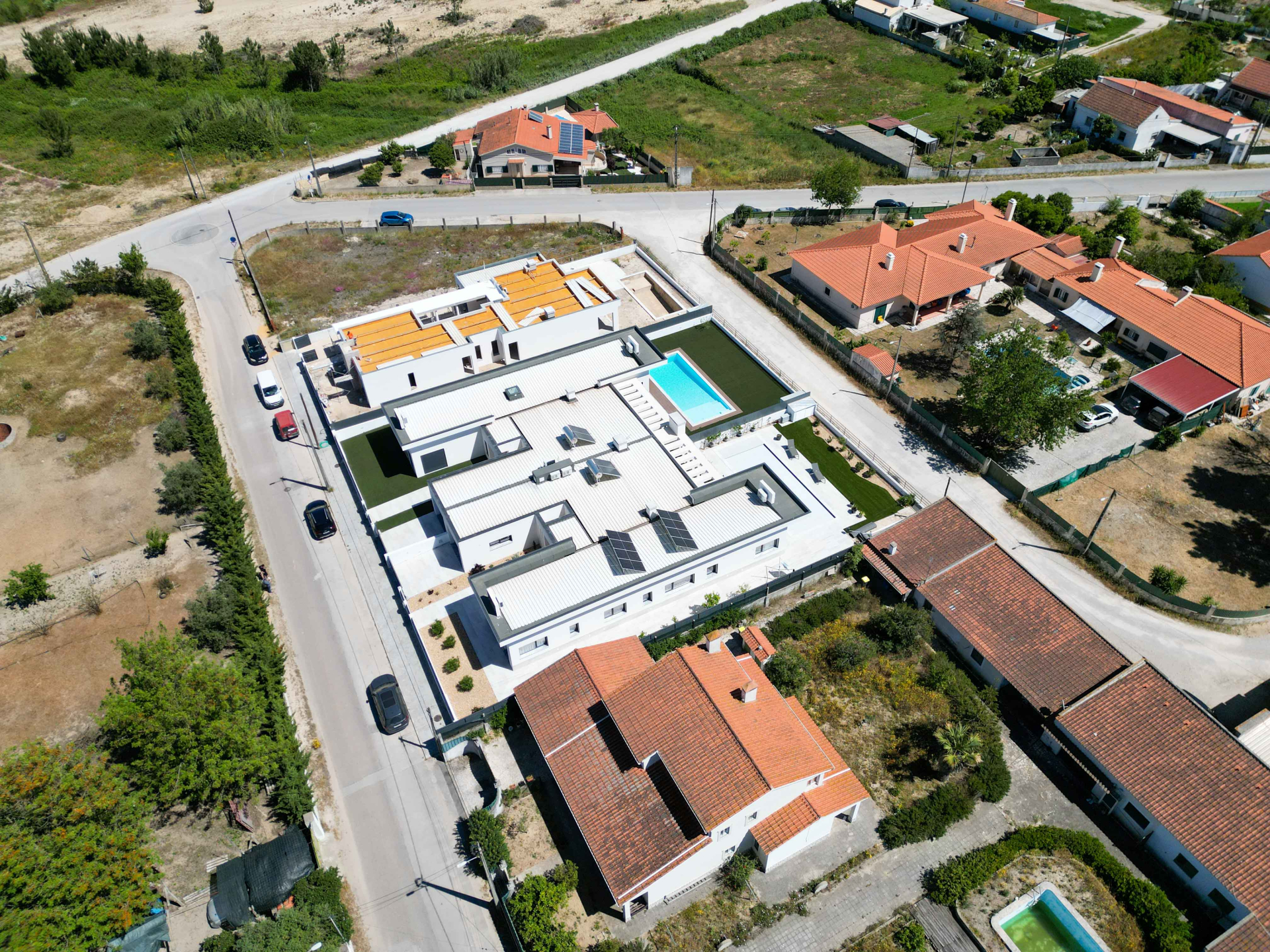 Moradias térreas T4 C\ 4 Suites e Piscina