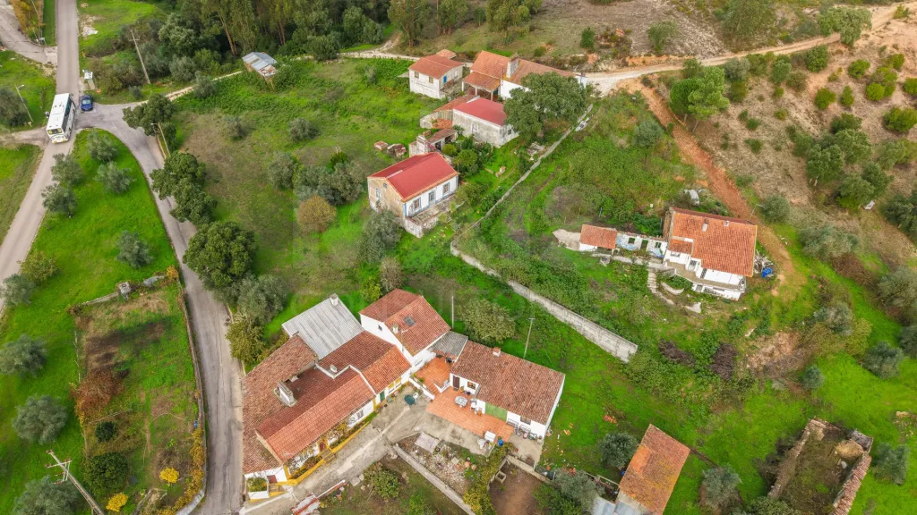 🏡 Oportunidade Única: Moradia Centenária inserida em lote 2560m2