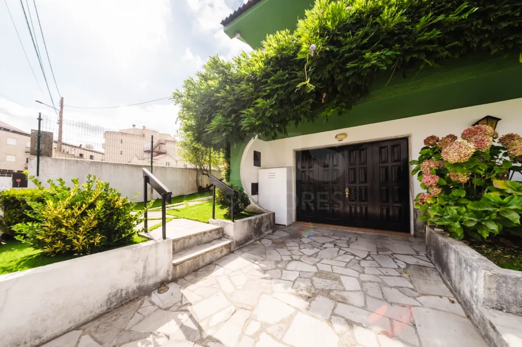 Moradia Isolada T7 no Bombarral | Espaço, Tranquilidade e Proximidade do Centro 🏡