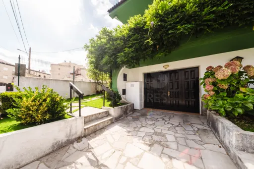 Moradia Isolada T7 no Bombarral | Espaço, Tranquilidade e Proximidade do Centro 🏡
