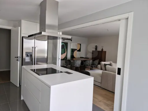 Luxuoso   apartamento T3 com Varandas e 2 lugares de  garagem