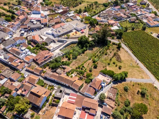 House to renovate with land in A-dos-Francos