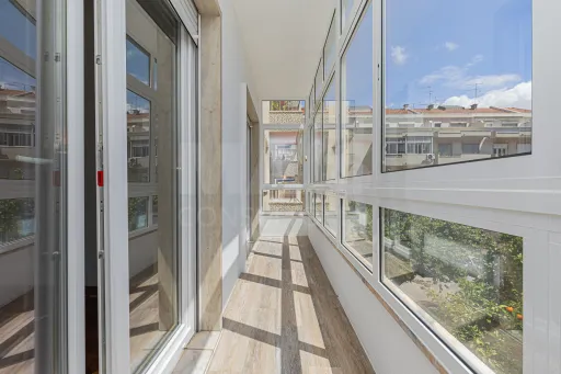 3 Bedrooms Refurbished Algés in Calçada do Rio