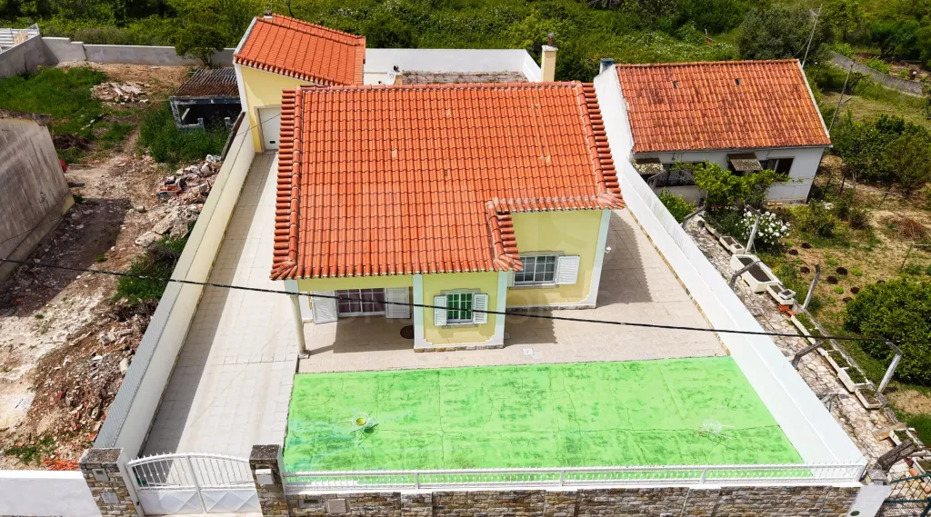 Moradia T2+1, em Sapataria, Sobral de Monte Agraço