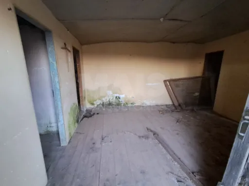 House to remodel on plot of land w/ 520m2