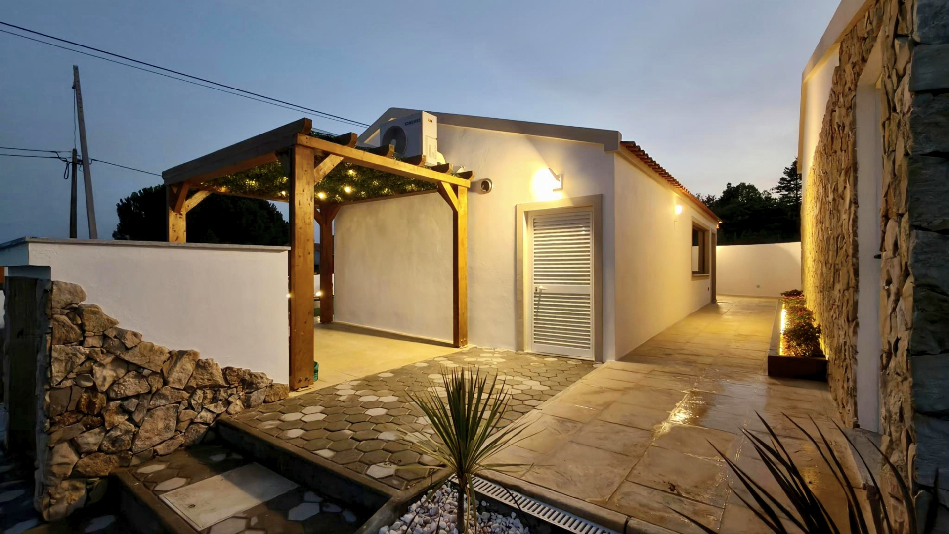 Single-Story 2-Bedroom + 1 House with Pool, Outbuilding, and 3,476 m² Lot | Comfort, Privacy, and Quality of Life