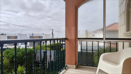Moradia T5 de Prestígio com Vista Mar, Terreno de 2.075 m² e Detalhes Artísticos Exclusivos
