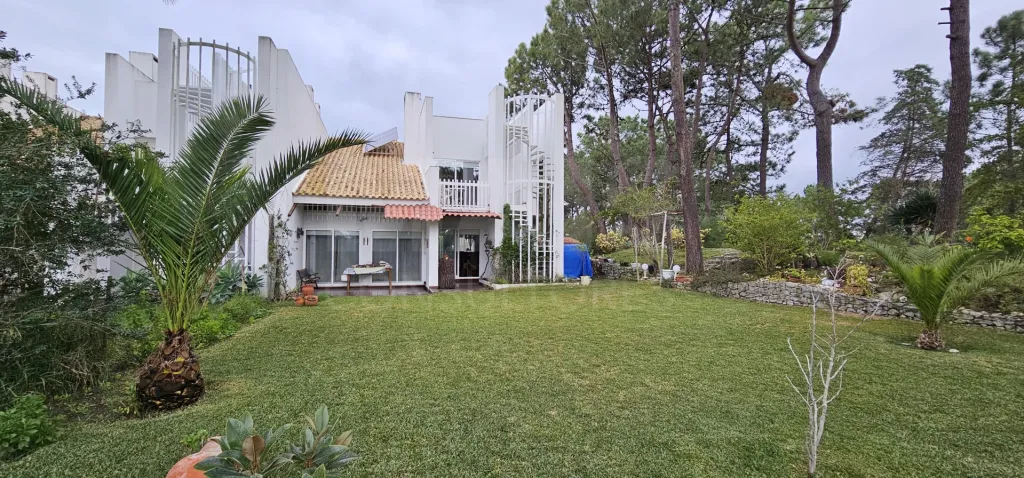 Moradia Contemporânea com terreno 700m2 em Soltroia – Próxima da Praia