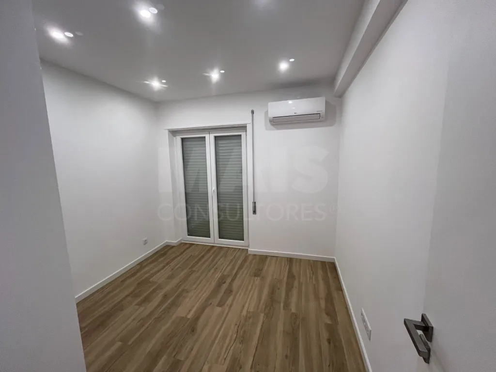 Renovated 2-Bedroom Apartment, Brand New, Dafundo