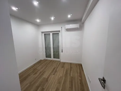 Renovated 2-Bedroom Apartment, Brand New, Dafundo