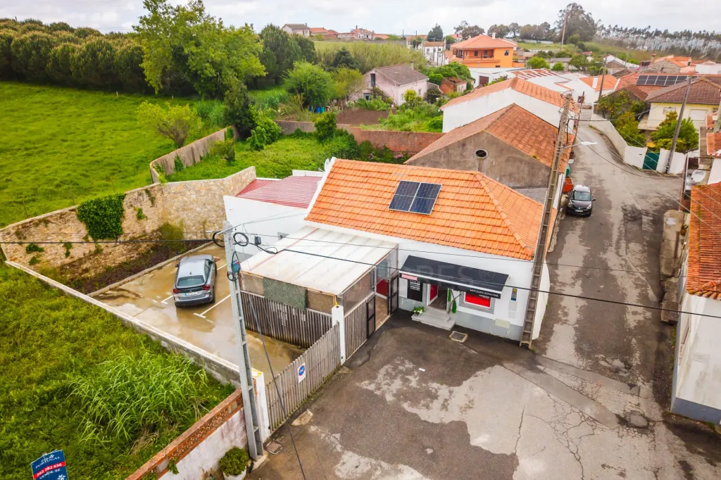 Loja com 102m2 | Logradouro de 170m2 | 2023