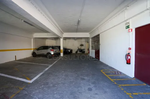 Centro de Escritórios -  Zona Central Próximo da A5 - Concelho de Oeiras