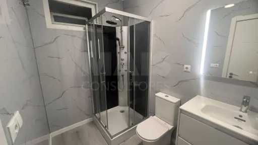 T2 Remodelado com Varanda em Oeiras