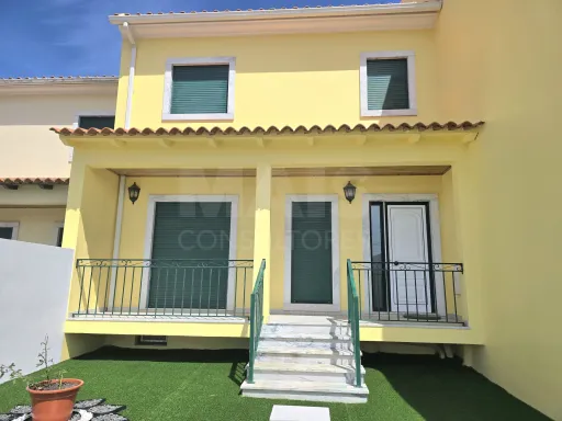 Moradia T4 com Terraço, Jardim e Garagem Fechada – Vale Maceira, Alfeizerão