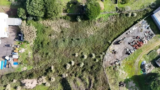 Armazém inserido em terreno de 9342m2 na Terrugem
