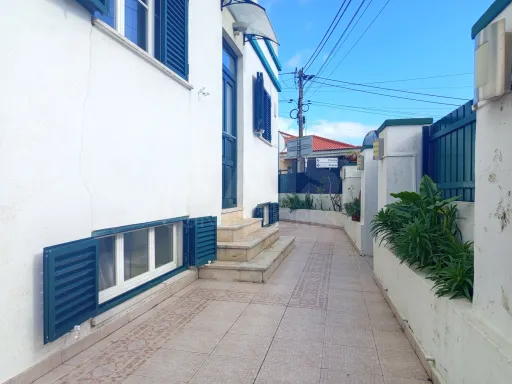 Moradia T4+2 c/ Churrasqueira, Logradouro & Parqueamento !