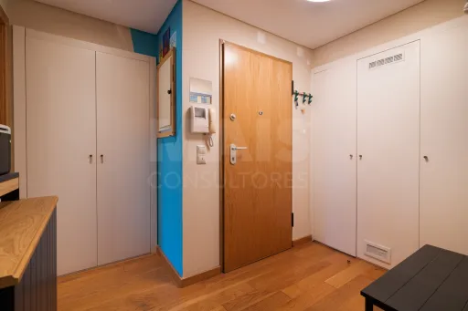 One-bedroom apartment with a terrace and garage in Linda a Velha