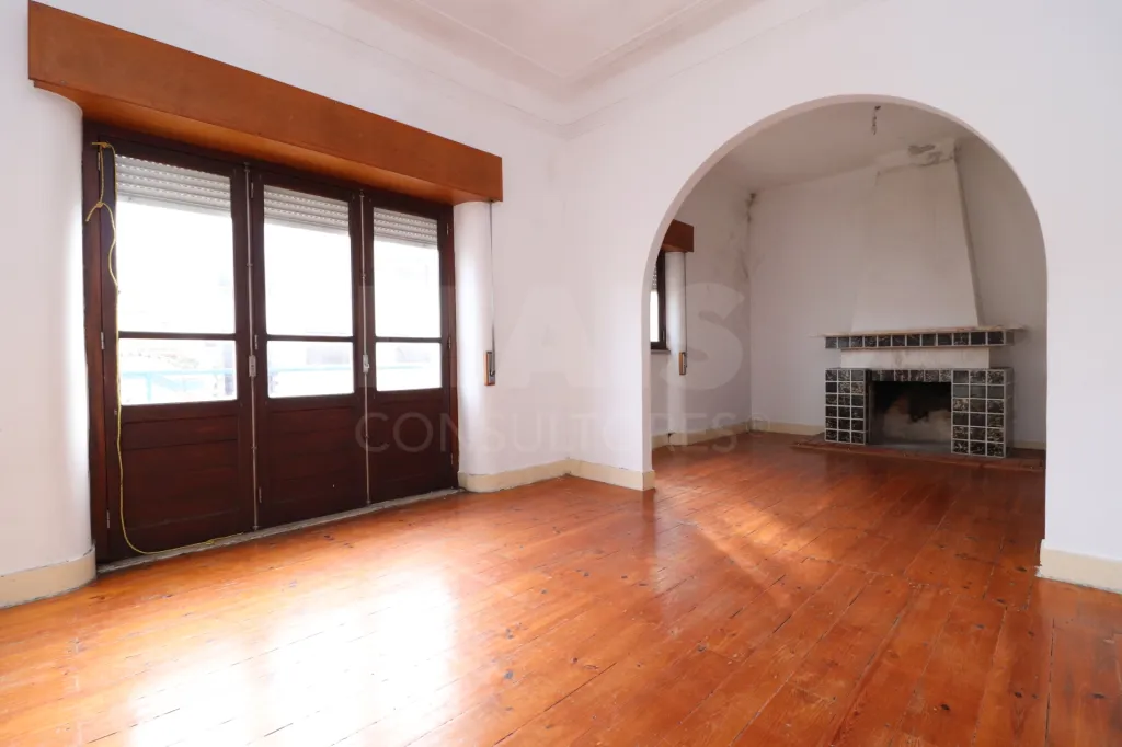 Apartment with terrace in the center of Samora Correia