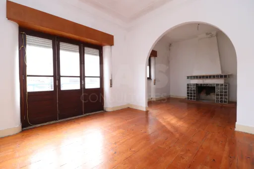 Apartamento com terraço no centro de Samora Correia
