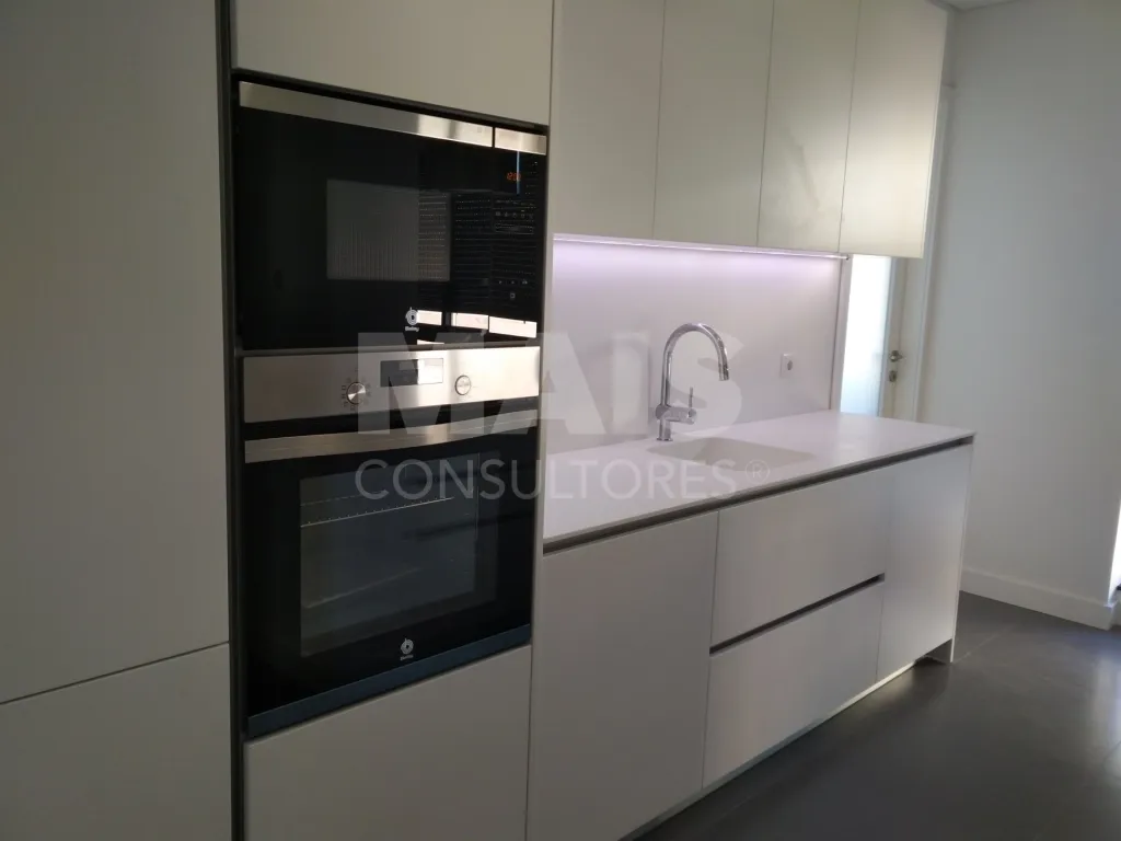Apartamento T4 Remodelado em Cedofeita (Santo Ildefonso), Porto