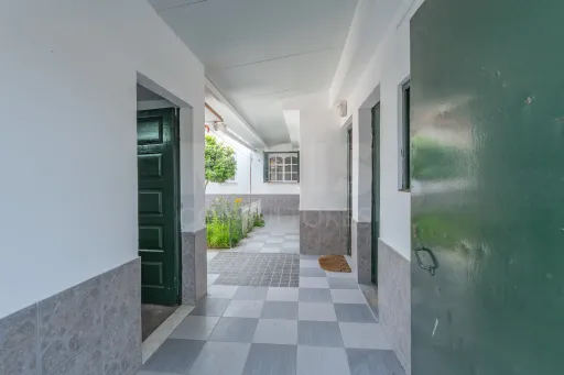 Moradia T3 com espaço exterior no centro de Salvaterra de Magos