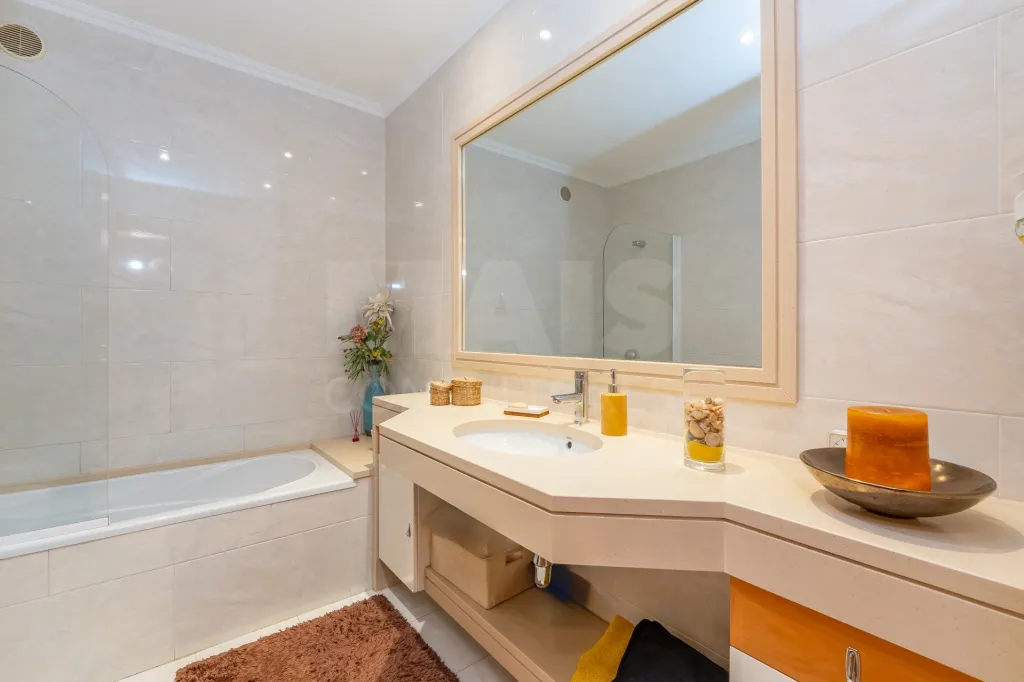 Apartamento T3 com box e vista rio em Vila Franca de Xira